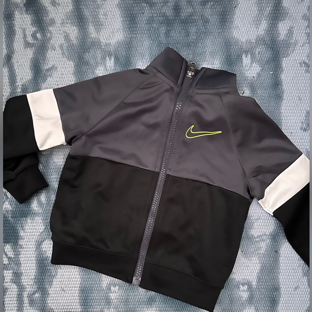 Nike outfit top and bottom for baby/toddler